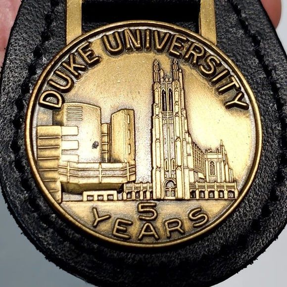 Duke University 5 Year Keychain & Lapel Pin Class of 2023 - Picture 5 of 11